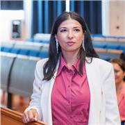 Insegnante per aiuto compiti. Sono una studentessa di Culture moderne comparate, classe magistrale, laureata già in lettere